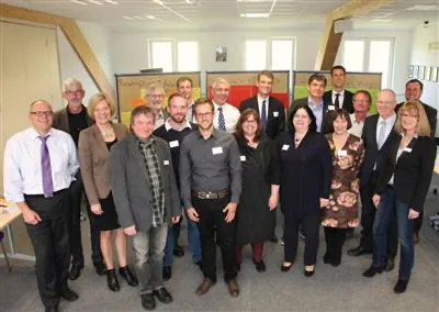 F&uuml;hrende Akteure auf dem Gebiet der regionalen Arbeitsmarktpolitik trafen sich auf Einladung des Landkreises am Riversplatz. F&uuml;nf Stunden lang besch&auml;ftigten sich die 18 Fachleute in dem ersten von zwei Workshops damit, eine zielf&uuml;hrende Ausbildungs- und Arbeitsmarktstrategie zu erarbeiten. Bild: Landkreis Gie&szlig;en 